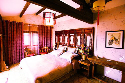 飲馬流花客棧 河景觀景大床房 春若水